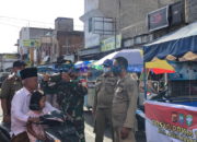 TNI-Polri dan Petugas Gabungan di Abdya Bagi-bagi Masker Gratis ke Pasar