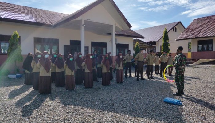 Babinsa Koramil Kuala Batee Beri Materi Wawasan Kebangsaan di Sekolah