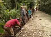 Pemerintah Gampong Cot Jeurat Abdya Kerahkan Warga Bersihkan Saluran