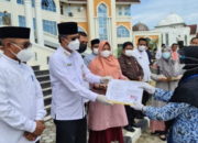Pemerintah Aceh Serahkan SK Kenaikan Pangkat dan Pensiun ASN Aceh Utara