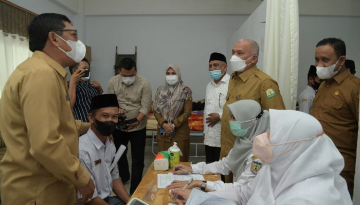 Sekda Aceh Tinjau Vaksinasi Siswa di Banda Aceh