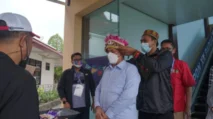 Tiba di Papua, Sekda Aceh Disambut dengan Topi Kehormatan