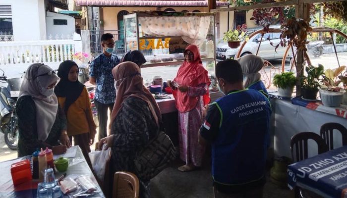 Uji Zat Berbahaya dalam Pangan, BPOM Aceh Kunjungi Pedagang Makanan di Gampong Kuta Tinggi