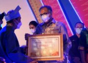Gubernur Aceh Terima Penghargaan SKK Migas Perwakilan Sumbagut