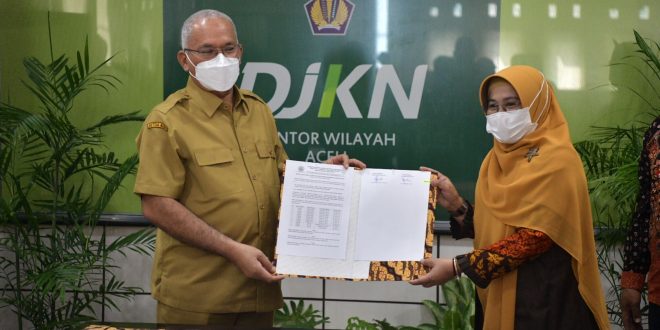 Serahterima dokumen hibah Barang Milik Negara (BMN) eks BRR NAD-Nias di Aula Kanwil DJKN Aceh, Banda Aceh, Selasa (23/11/2021). (Dok. Humas Pemprov Aceh)