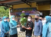 TP PKK Aceh Serahkan Bantuan 1.500 Bibit Bunga ke Gampong Bale Bujang