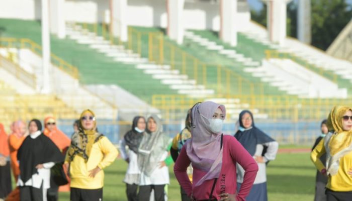 Semarakkan Hari Ibu, Perwosi Aceh Gelar Senam Bersama di Stadion Harapan Bangsa
