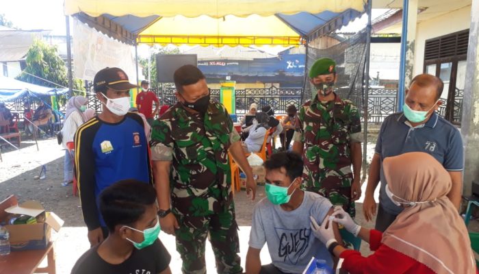 Tinjau Vaksinasi Massal Di Kecamatan Kuala Batee, Dandim Abdya Ingatkan Masyarakat Tetap Patuhi Prokes