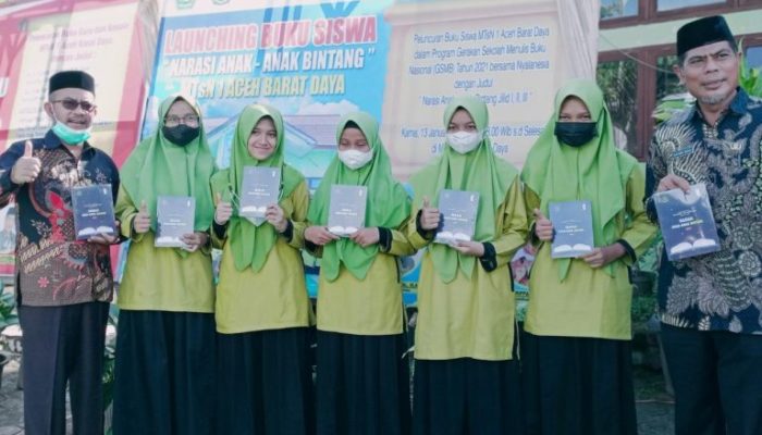 MTsN 1 Abdya Luncurkan Buku Narasi Anak-anak Bintang Karya Siswa