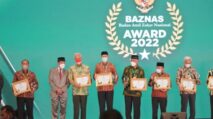 Dukung Gerakan Zakat Indonesia, Gubernur Aceh Terima Anugerah BAZNAS Award 2022