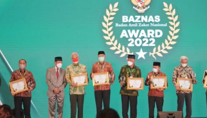 Dukung Gerakan Zakat Indonesia, Gubernur Aceh Terima Anugerah BAZNAS Award 2022