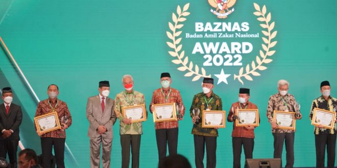Dukung Gerakan Zakat Indonesia, Gubernur Aceh Terima Anugerah BAZNAS Award 2022. (Dok. Humas Pemerintah Aceh)