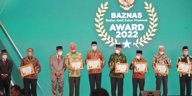 Dukung Gerakan Zakat Indonesia, Gubernur Aceh Terima Anugerah BAZNAS Award 2022