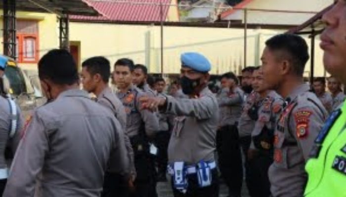 Kasipropam Polres Aceh Selatan Lakukan Pemeriksaan Kelengkapan Diri Personil