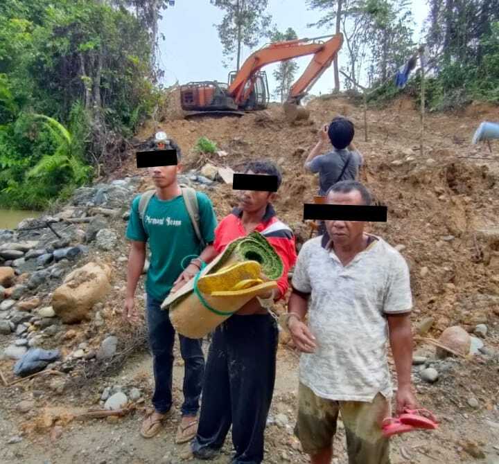 Tiga pelaku tambang emas ilegal di Nagan Raya diamankan Polisi. (Dok. Humas Polda Aceh)