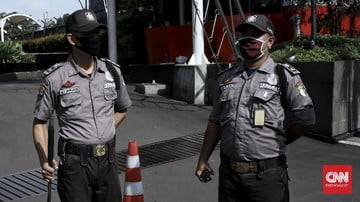Ilustrasi - Mirip Polisi, Polri bakal gantikan lagi warna seragam Satpam (FOTO: CNN Indonesia/Andry Novelino)
