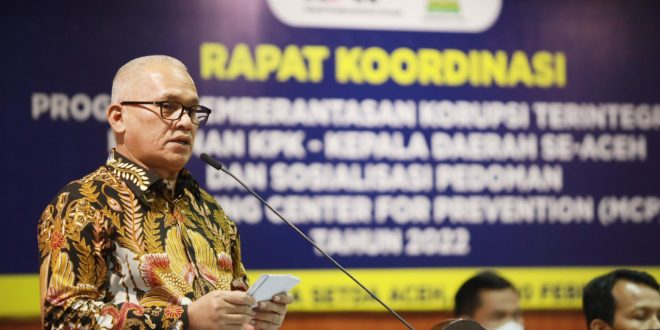 Sekda Aceh, dr. Taqwallah, M.Kes menyampaikan sambutan pada Rapat Koordinasi Program Pemberantasan Korupsi Terintegrasi Pimpinan KPK-Kepala Daerah se Aceh dan Sosialisasi Pedoman Monitoring Center For Prevention (MCP) Tahun 2022 di Aula Serbaguna, Banda Aceh, Rabu (9/2/2022).