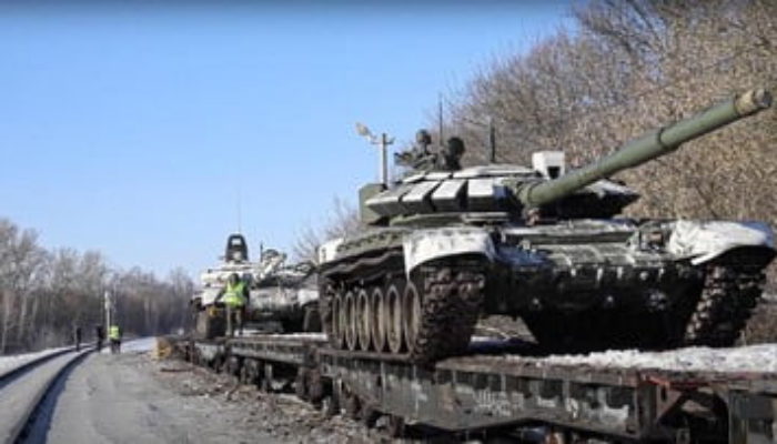 Rusia Mulai Invansi Ukraina, Tank Tempur Bergerak