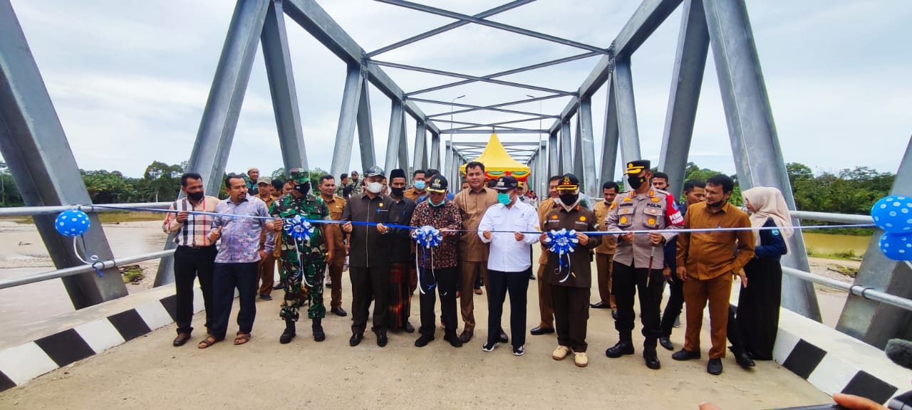 Bupati Abdya Resmikan jembatan Alue Ara Cot Seumantok