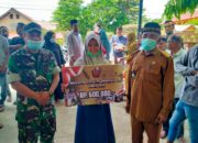 Camat Dampingi Personel Kodim Aceh Utara Salurkan Bantuan Tunai