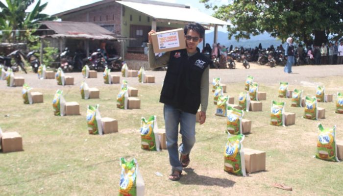 ACT Aceh Bagikan Ribuan Paket Pangan Ramadhan, Penerima Bantuan Terharu