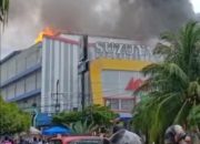 Gedung Suzuya Mal Banda Aceh Terbakar, Warga Panik