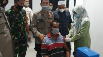 Usai Tarawih, Muspika Paya Bakong Gelar Vaksinasi Covid-19
