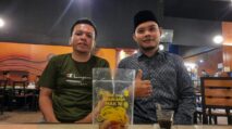 Insan Meurah Silu Apresiasi UMKM Kue Keukarah Mak Ni Tanah Luas
