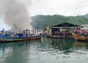Breaking News: KM Area Purnama Terbakar di Kolam Labuh TPI Sawang Ba’u