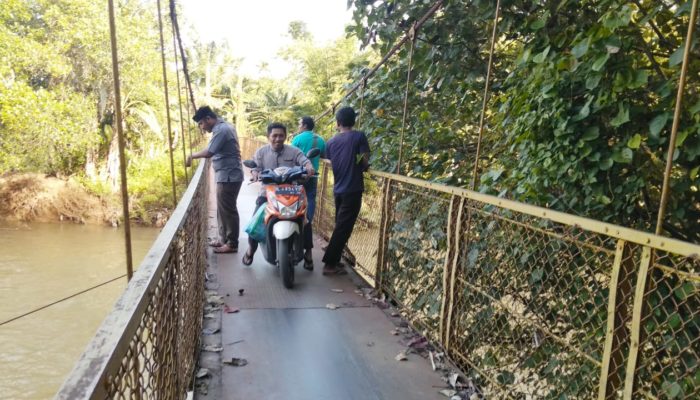 Jembatan Tua di Gampong Cot Jeurat Abdya Butuh Sentuhan Pemerintah