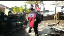 Abrasi Air Laut di Aceh Barat, Polisi Bantu Evakuasi Warga