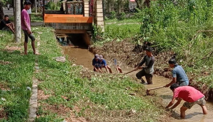 Kerap Banjir, Warga Minta Pemda Bangun Jembatan di Jalan ke Kantor Bupati Abdya