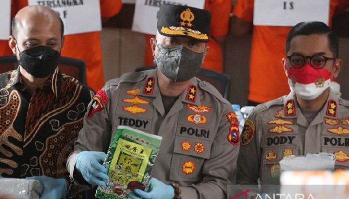 Irjen Teddy Ditangkap Bersama 4 Anggota Polri, Salah Satu Berpangkat Kompol