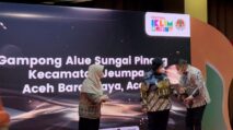 Pj Bupati Abdya Terima Trophy Proklim Utama dari Menteri LHK RI