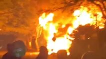 Breaking News: Panglong Kayu di Lambhuk Banda Aceh Terbakar