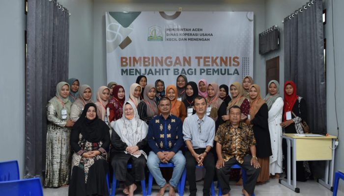 Anggota DPRA Nuraini Maida dan Diskop UMKM Aceh Gelar Bimtek Menjahit di Aceh Utara