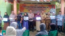 Polsek Penanggalan Lakukan Pengamanan Penyaluran BLT Dana Desa 35 Polsek Penanggalan Lakukan Pengamanan Penyaluran BLT Dana Desa