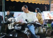 Kunjungi Stand TNI AD, Bupati Aceh Selatan Naiki Kendaraan Taktis