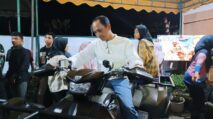 Kunjungi Stand TNI AD, Bupati Aceh Selatan Naiki Kendaraan Taktis