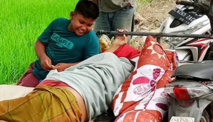 Viral, Bocah SD Pidie Jaya Bawa Ayah Berobat dengan Becak Tua Tempuh 8 Jam ke RSUD Cut Mutia