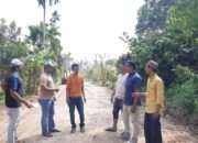 Ayah Wa dan Forum Geuchik Pirak Timu Pelopori Perbaikan Jalan Penghubung 3 Kecamatan