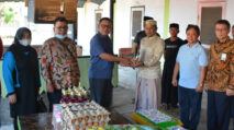 Hakim Pengadilan Tinggi Banda Aceh Bagikan Paket Sembako untuk Yatim Piatu