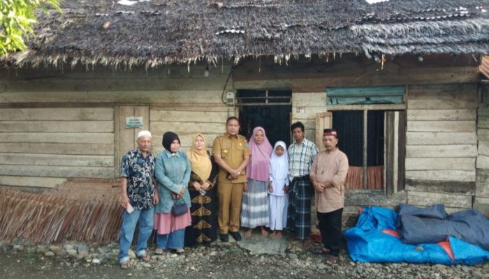 Usai Viral di Medsos, Pj Bupati Abdya Terjunkan Tukang Bangun Rumah untuk Keluarga Afsah
