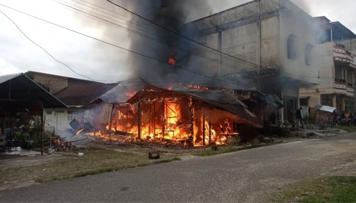 Rumah Janda Miskin di Abdya Hangus Terbakar, 1 Unit Mobil Taft Hilin Ikut Terpanggang
