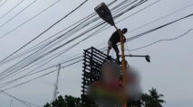 Diduga Salahgunakan, Pelaku Usaha Bakso di Subulussalam Akhirnya Copot Sendiri Lampu PJU