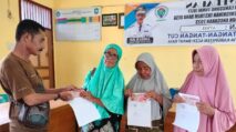 Jelang Idul Fitri, Gampong Tangan-Tangan Cut Abdya Salurkan BLT Kemiskinan Ekstrem