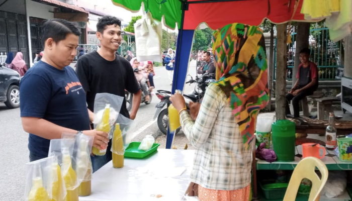 Berkah Ramadan, Pedagang Takjil Ini Raup Pundi Rupiah dari Bisnis Jual Air Tebu