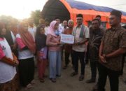 Safaruddin Bantu Korban Kebakaran 24 Unit Rumah Panggung di Babahrot Abdya
