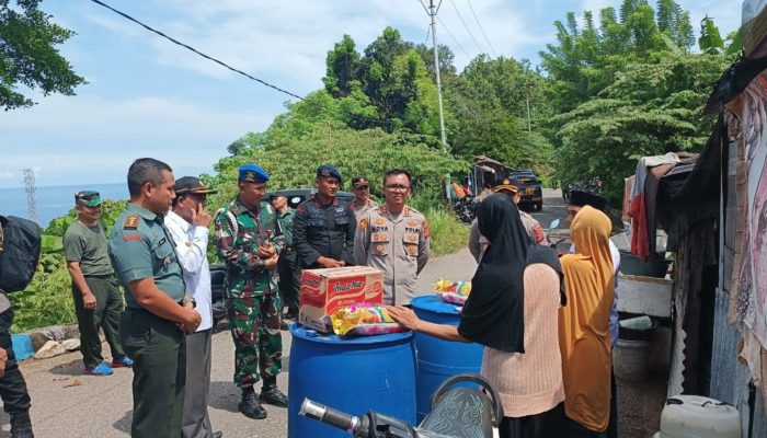 Kapolres dan Dandim Aceh Selatan Kompak Salurkan Bantuan Sembako untuk Warga Kurang Mampu