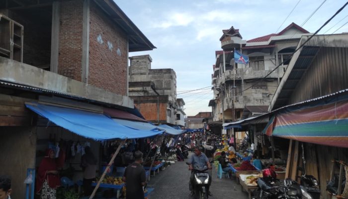 Waduh… Semerautnya Pasar Induk Blangpidie Abdya